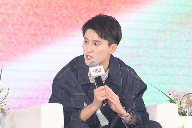 中国机长穿上制服,就;穿上了每一次平安起落的承诺